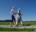 中老年人每天走多少步才合适？控制在这一范围，养生又护膝